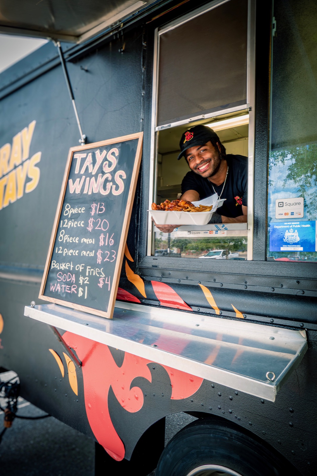 Raytays serving fresh wings from the food truck window